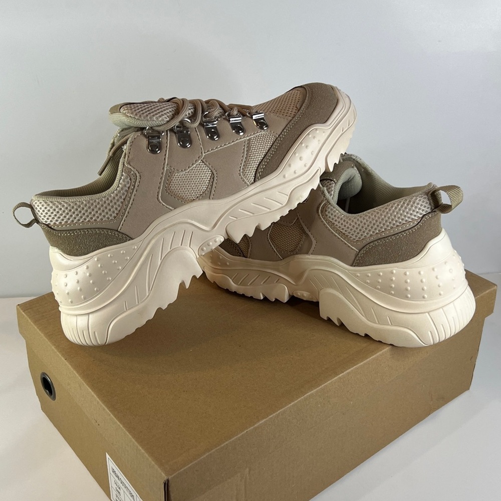 Stylish Beige Men's Sneakers